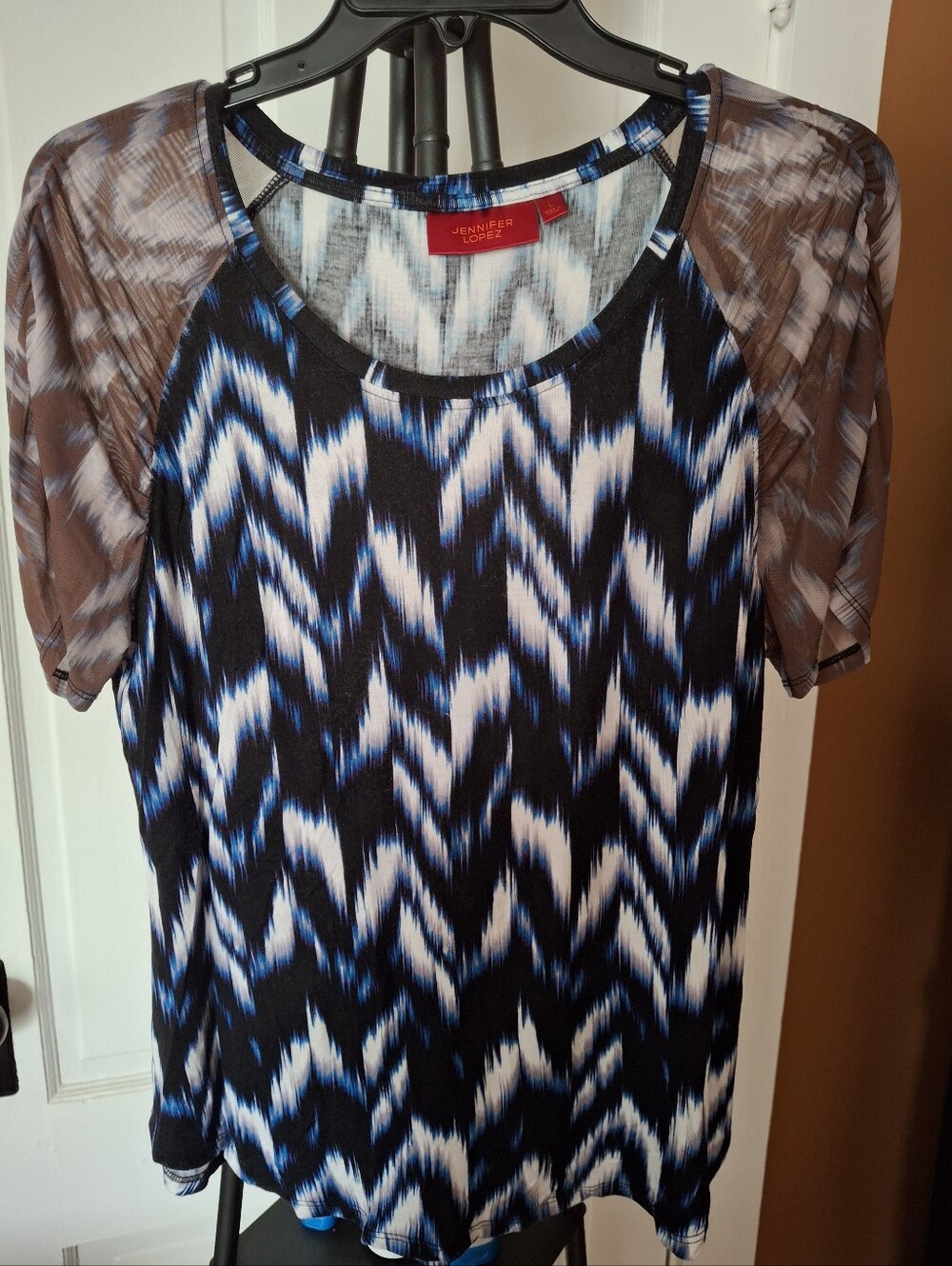Jennifer Lopez Blue Black Chevron Short-Sleeve Raglan Top. Large